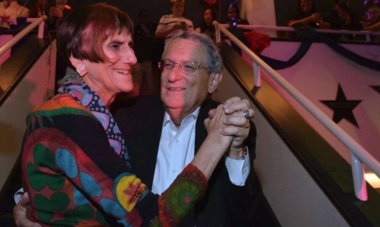 stan-greenberg-sto-pleuro-tou-mitsotaki-o-panakribos-epikoinoniologos-ton-dolofonon