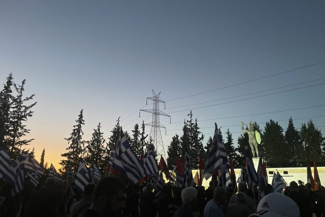 κοσμος αγαλμα αριστερα οκ