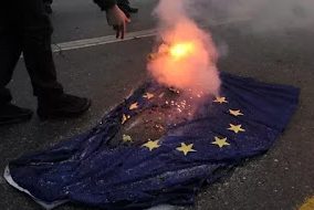 EU-flag-burning-2468007