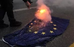 EU-flag-burning-2468007
