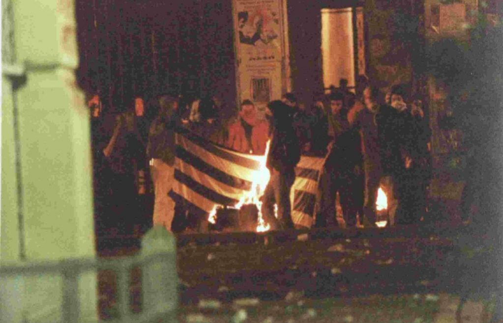 πολυτεχνειο 1995 καψιμο σημαιας