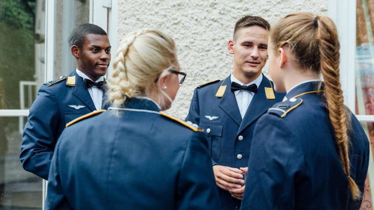 20190814-soldaten-der-bundeswehr-beim-stil-und-formabend-an-der-offizierschule-der-luftwaffe