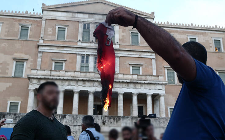 turkish_flag_burning